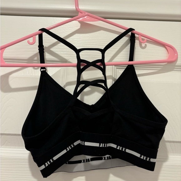 Black cross back sports bra, with adjustable straps! - Picture 2 of 2